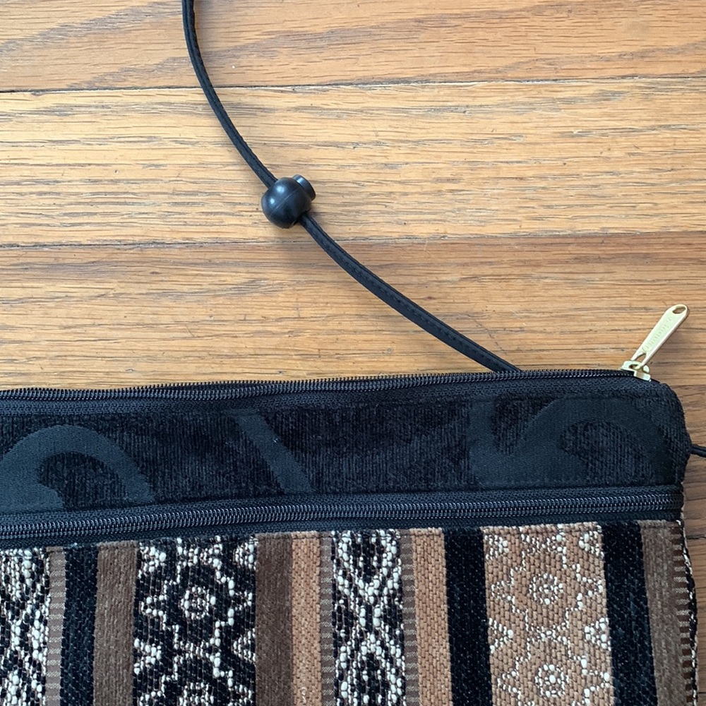 👜 Danny K of Beverly Hills brown/black fabric purse with adjustable strap. - Picture 5 of 11